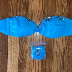 NWOT. Victoria’s Secret swim top. Optional neck strap included. Size small.